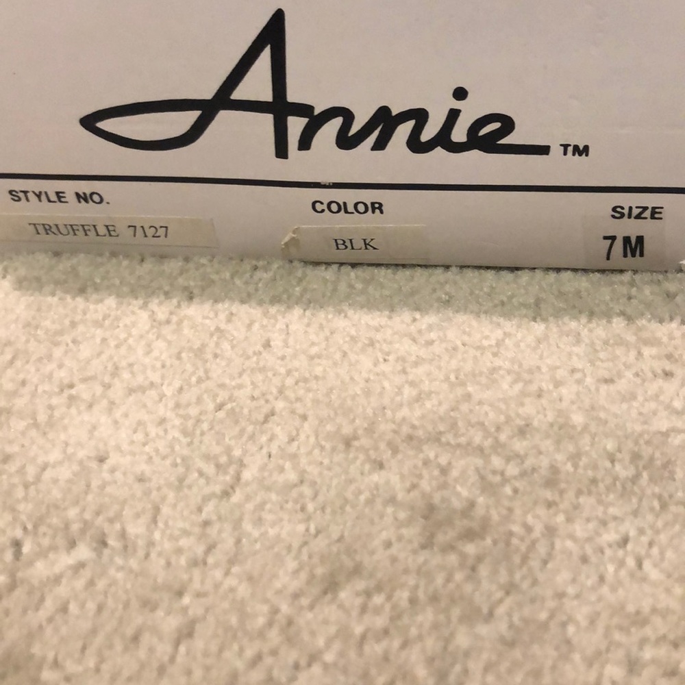 Beautiful shoes worn once or twice size 7M black - Picture 4 of 4